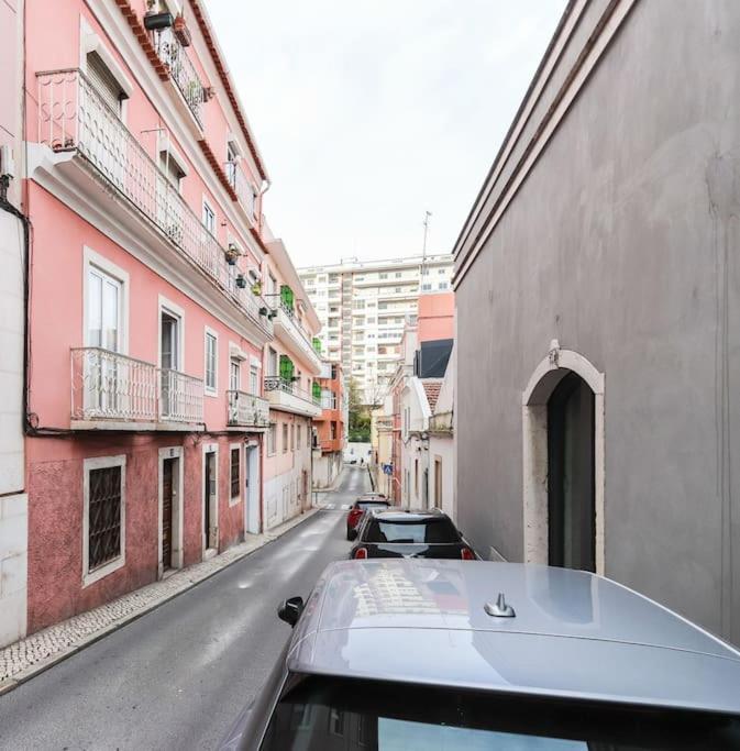 Apartment Portucale ! Campo Ourique Design W/ Balcony