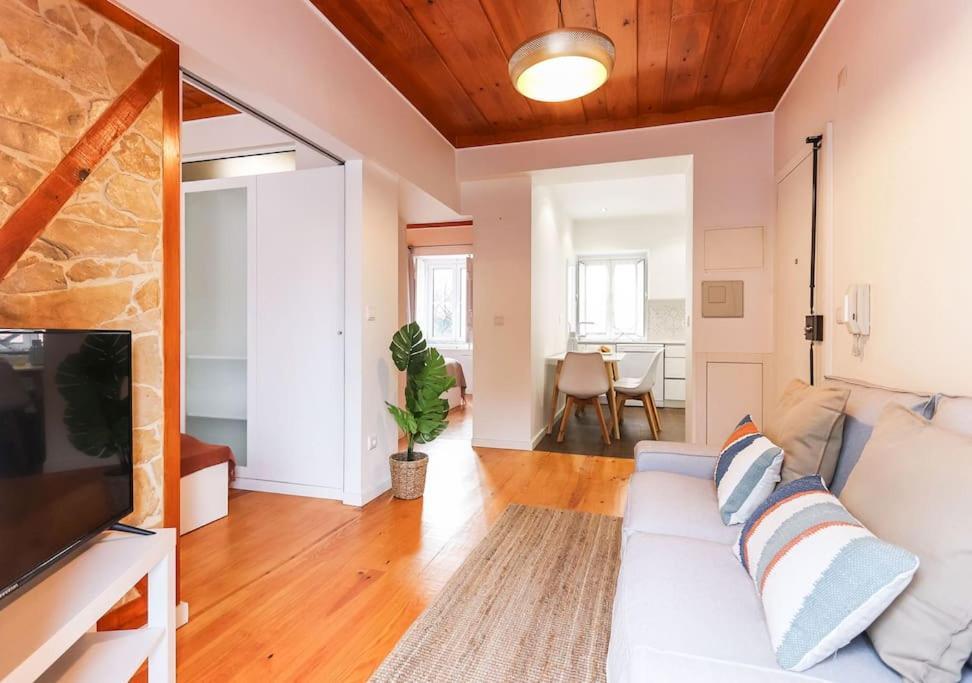 Portucale ! Campo Ourique Design W/ Balcony Apartment Lisbon