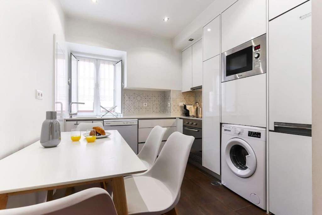 Portucale ! Campo Ourique Design W/ Balcony Apartment Lisbon