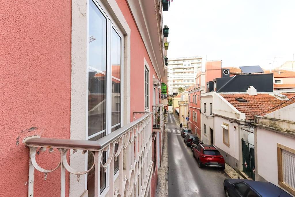 Portucale ! Campo Ourique Design W/ Balcony Apartment Lisbon
